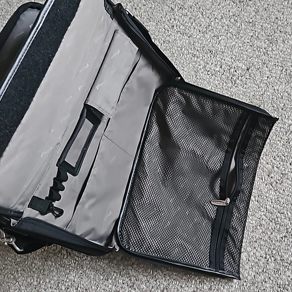 Targus Brief Case Lap Top Bag.